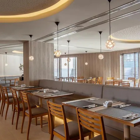 Hotel Portus Cale 4*