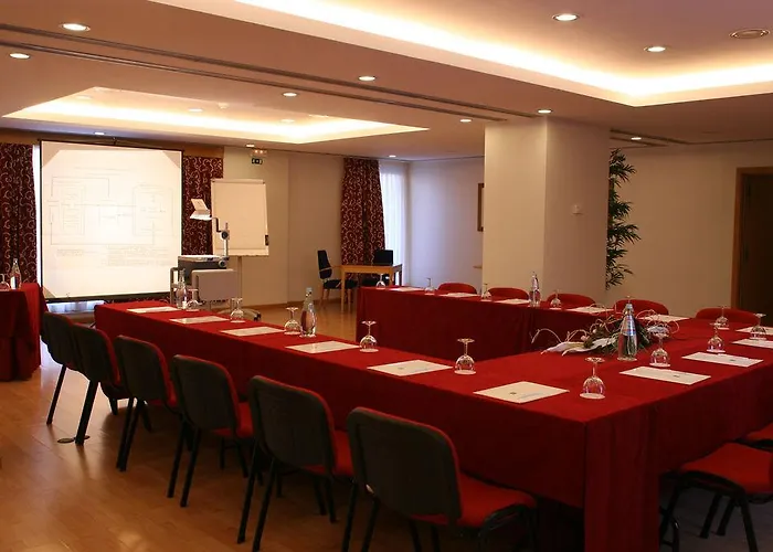 מלון Portus Cale 4*